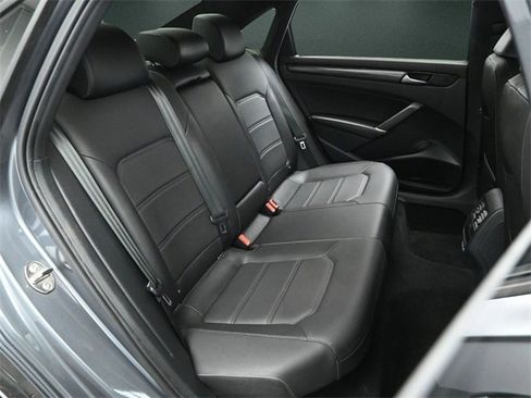 Used 2021 Volkswagen Passat 2.0T R-Line image 18