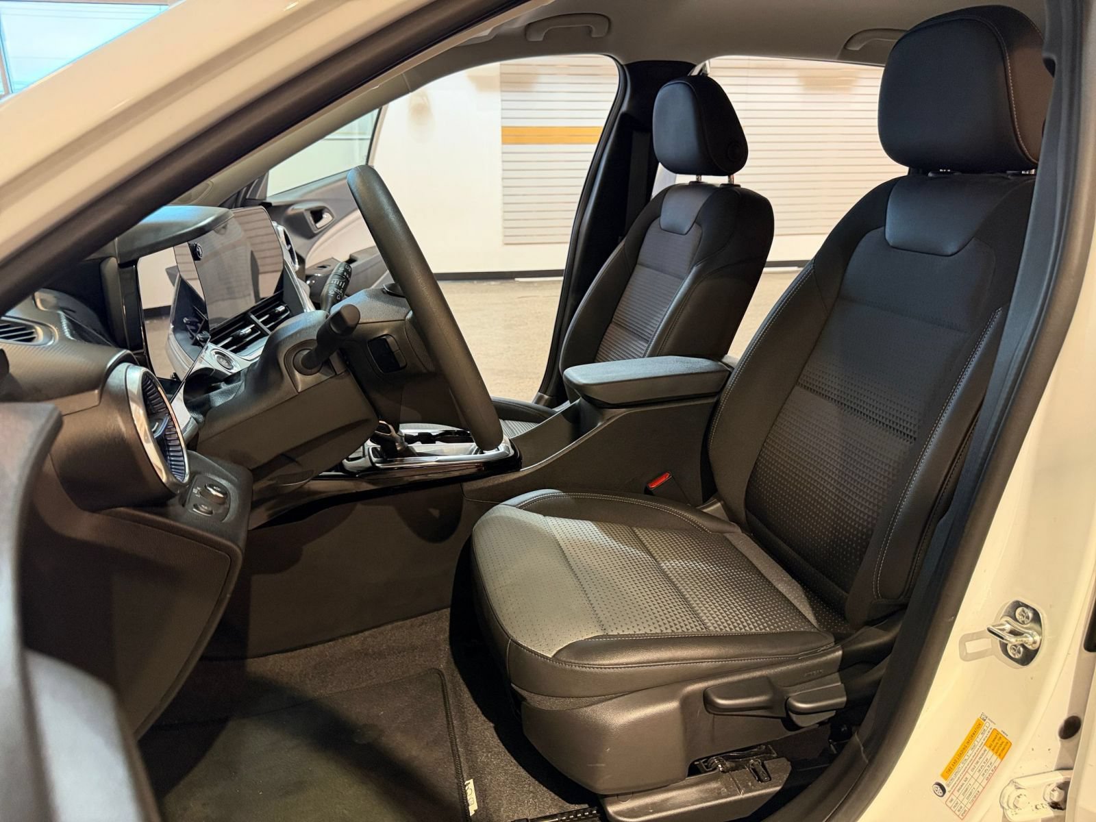 Used 2026 Chevrolet Trax LT FWD image 26