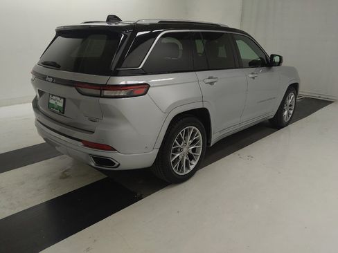 Used 2022 Jeep Grand Cherokee Summit w/ Luxury Tech Group V image 9