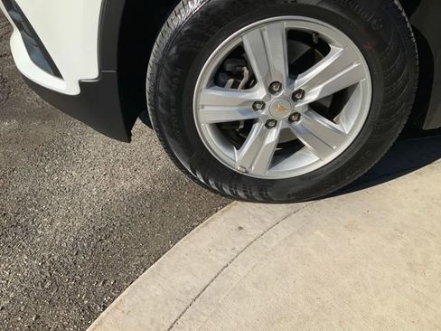 Used 2022 Chevrolet Trax LS w/ Tint and Cruise Package image 10