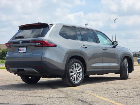 Used 2025 Toyota Grand Highlander AWD image 29