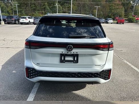 New 2025 Volkswagen Tiguan SE R-Line image 6