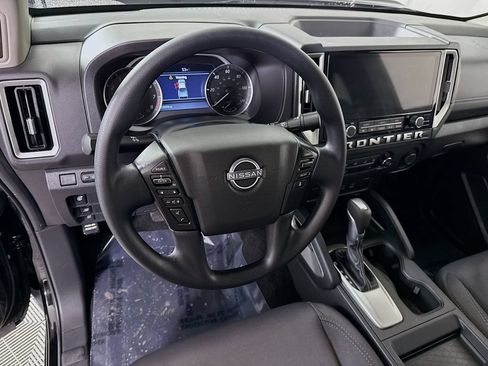 Certified 2025 Nissan Frontier SV RWD image 4
