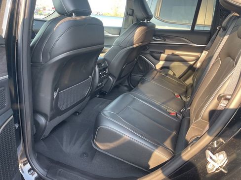 Used 2024 Jeep Grand Cherokee Limited image 8