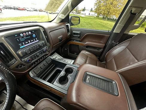 Used 2017 Chevrolet Silverado 1500 High Country image 21