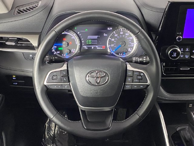 Used 2024 Toyota Highlander LE AWD/4WD image 21