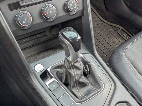 Used 2022 Volkswagen Taos SE image 30