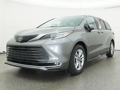 New 2026 Toyota Sienna Limited FWD image 32
