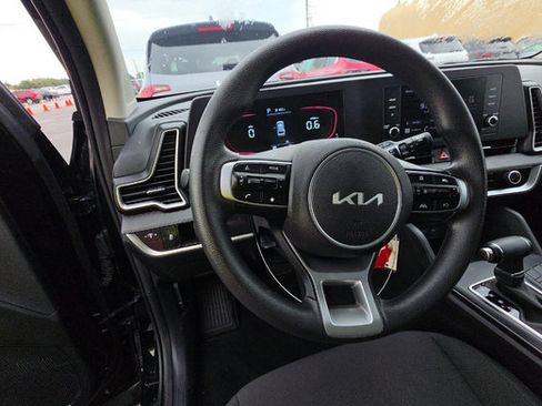 Used 2025 Kia Sportage LX FWD image 6