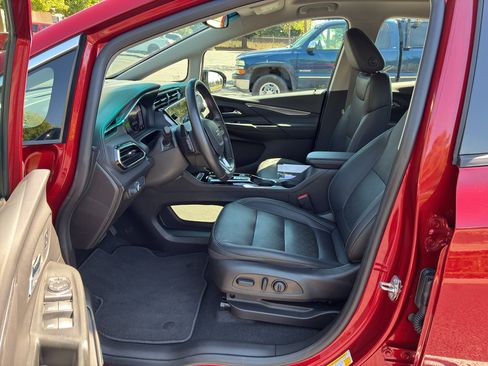 Used 2022 Chevrolet Bolt LT w/ Infotainment Package FWD image 18