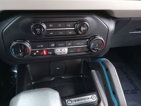 Used 2022 Ford Bronco Wildtrak image 19