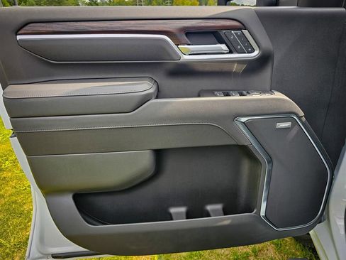 New 2025 GMC Sierra 2500 SLT w/ SLT Premium Package image 13