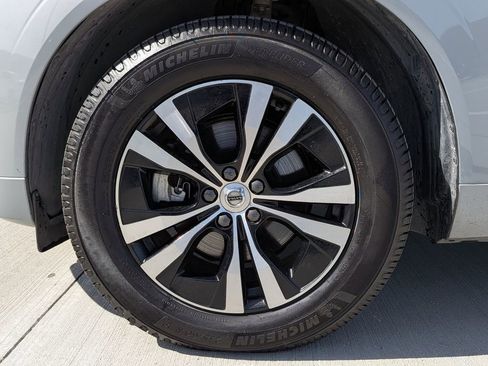 Used 2024 Volvo XC60 B5 Core image 9