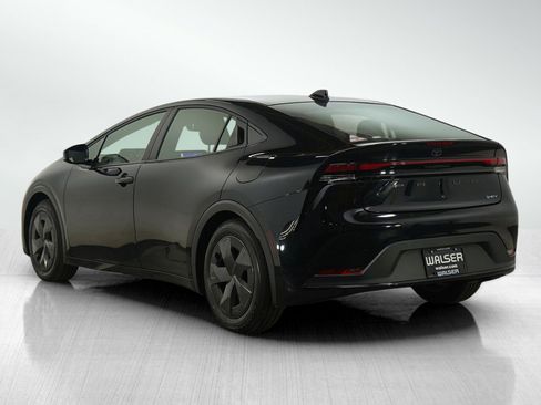 Used 2025 Toyota Prius LE image 3