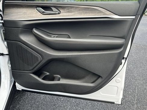 New 2026 Jeep Grand Cherokee Limited AWD/4WD image 14