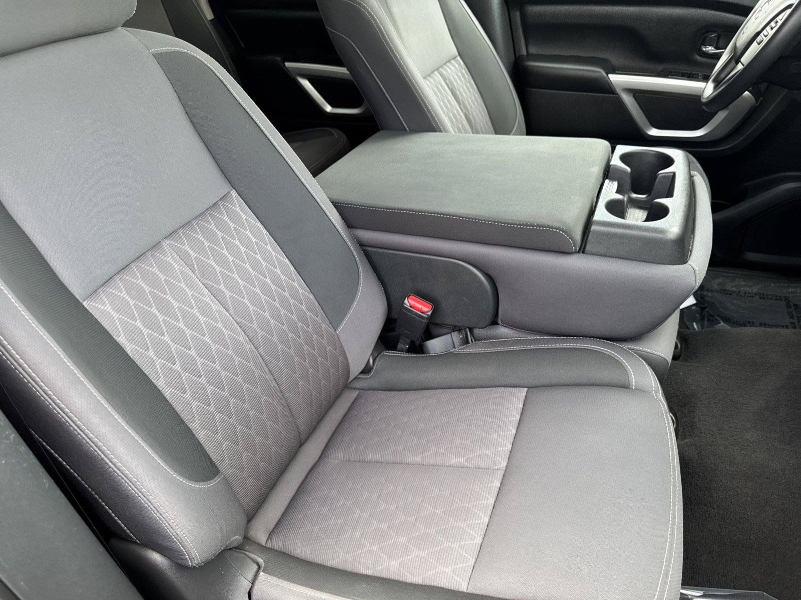 Used 2022 Nissan Titan SV RWD image 32