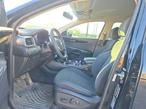 Used 2019 Kia Sorento LX image 6