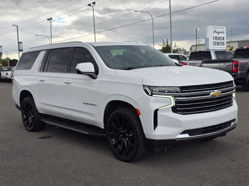 Used 2022 Chevrolet Suburban LT w/ Luxury Package AWD/4WD image 4