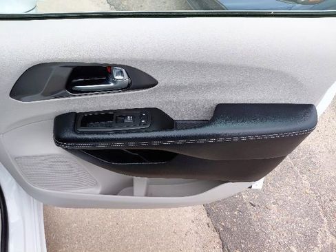 Used 2022 Chrysler Pacifica Touring-L FWD image 30