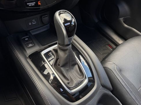 Used 2019 Nissan Rogue SL w/ Premium Package AWD/4WD image 19