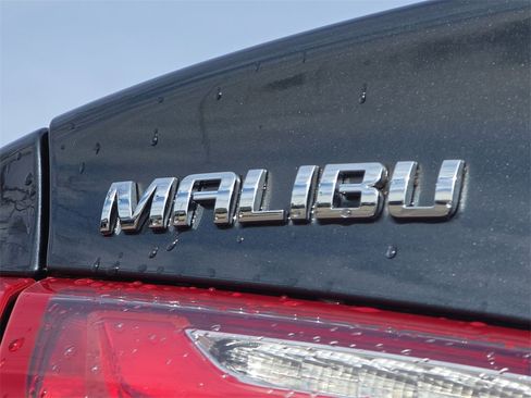 Certified 2020 Chevrolet Malibu LT w/ Leather Package image 33