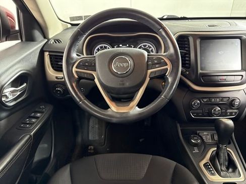 Used 2015 Jeep Cherokee Latitude w/ Comfort/Convenience Group image 16