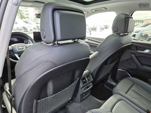 Used 2023 Audi Q5 e Premium w/ Convenience Package image 16