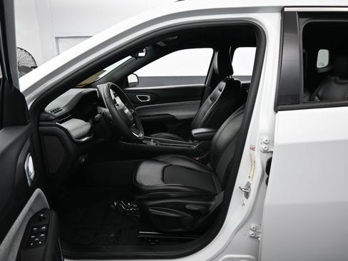 Used 2023 Jeep Compass Latitude AWD/4WD image 11