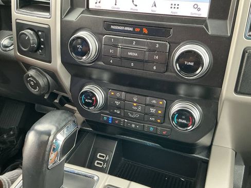 Used 2019 Ford F150 Lariat w/ Equipment Group 502A Luxury AWD/4WD image 26