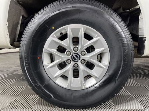 Used 2024 Nissan Frontier SV image 12