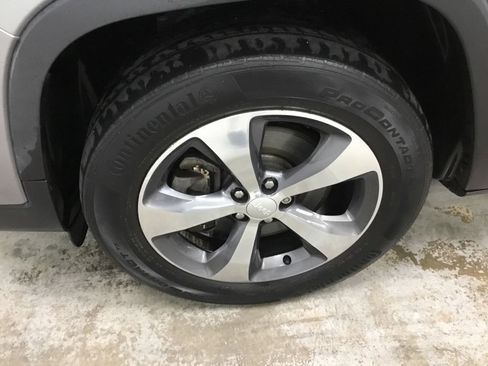 Used 2019 Jeep Cherokee Limited AWD/4WD image 5