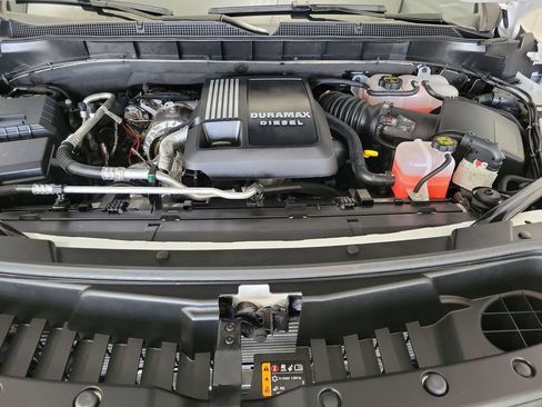 Used 2025 Chevrolet Suburban Z71 w/ Z71 Off-Road Package AWD/4WD image 28