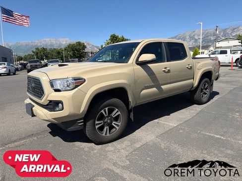 Used 2018 Toyota Tacoma TRD Sport w/ Technology Package AWD/4WD image 12