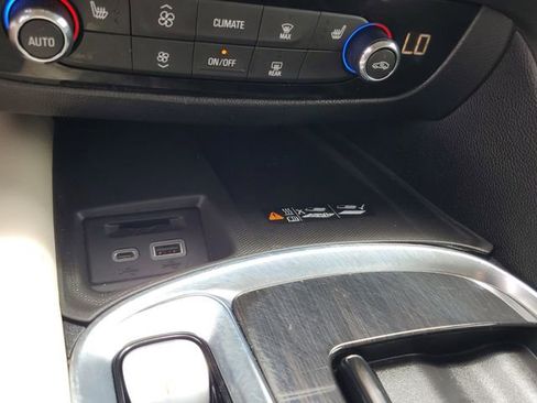 Used 2022 Buick Enclave Essence FWD image 22