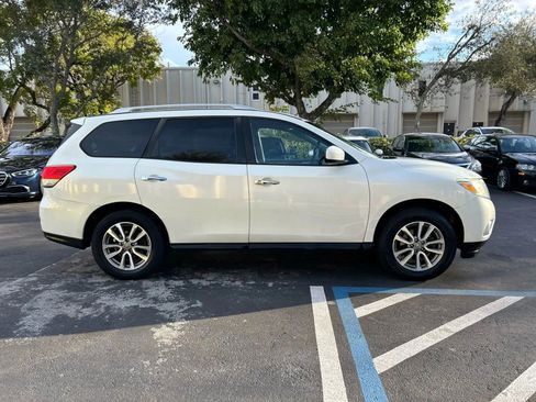 Used 2013 Nissan Pathfinder SV FWD image 6