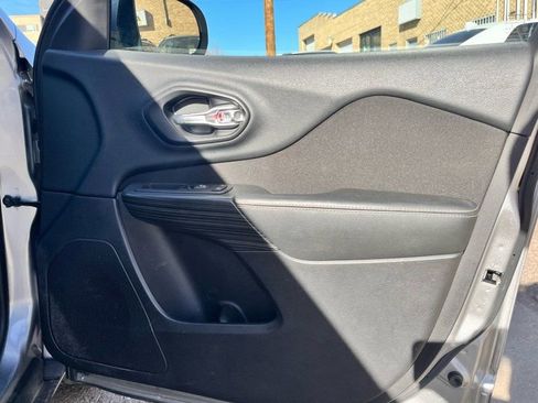 Used 2016 Jeep Cherokee Latitude w/ Comfort/Convenience Group image 25