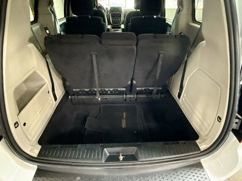 Used 2014 Dodge Grand Caravan SXT image 24