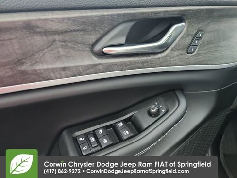 Certified 2025 Jeep Grand Cherokee Limited w/ Black Appearance Package AWD/4WD image 21