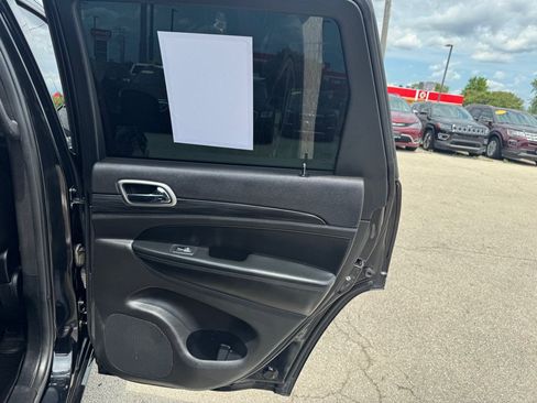 Used 2019 Jeep Grand Cherokee Altitude AWD/4WD image 17