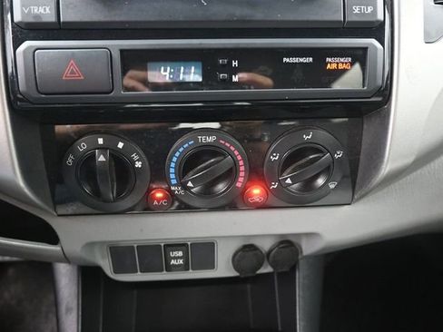 Used 2013 Toyota Tacoma 4x4 Double Cab w/ SR5 Pkg image 9