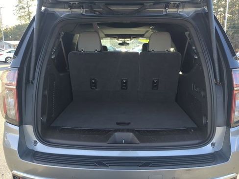 Used 2022 Chevrolet Suburban LT w/ LT Signature Package image 40