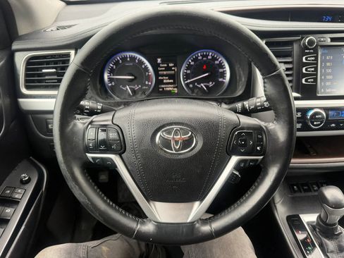 Used 2017 Toyota Highlander XLE w/ Carpet Mat Package AWD/4WD image 12