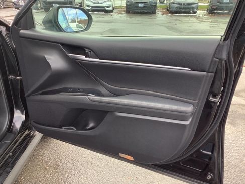 Used 2018 Toyota Camry XLE image 33