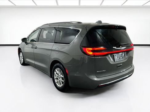 Used 2022 Chrysler Pacifica Touring-L FWD image 6