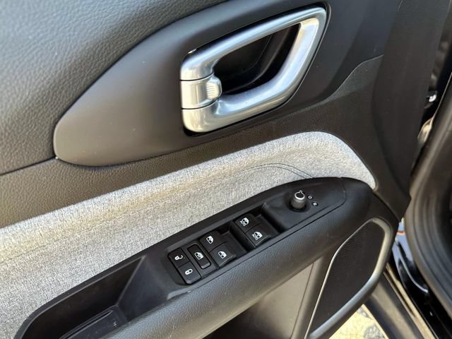 Used 2023 Jeep Compass Latitude w/ Convenience Group AWD/4WD image 15