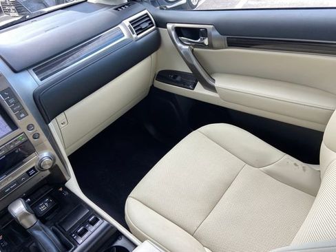 Used 2021 Lexus GX 460 Premium w/ Premium Package image 18