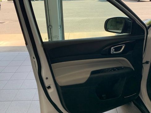 Used 2023 Jeep Compass Limited AWD/4WD image 5