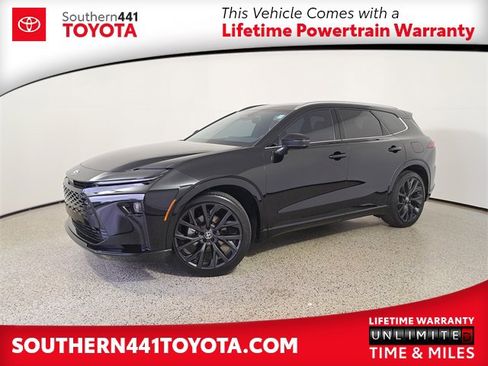 Used 2025 Toyota Crown Signia image 1