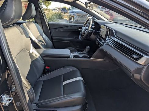 Used 2025 Toyota Camry SE FWD image 30
