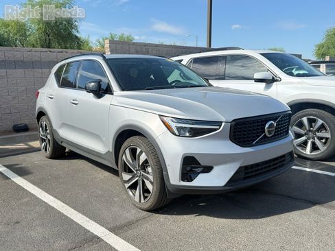 Used 2023 Volvo XC40 B5 Ultimate w/ Protection Package Premier image 5